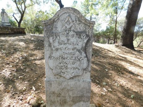 [Picture of Orvin Bailey grave]